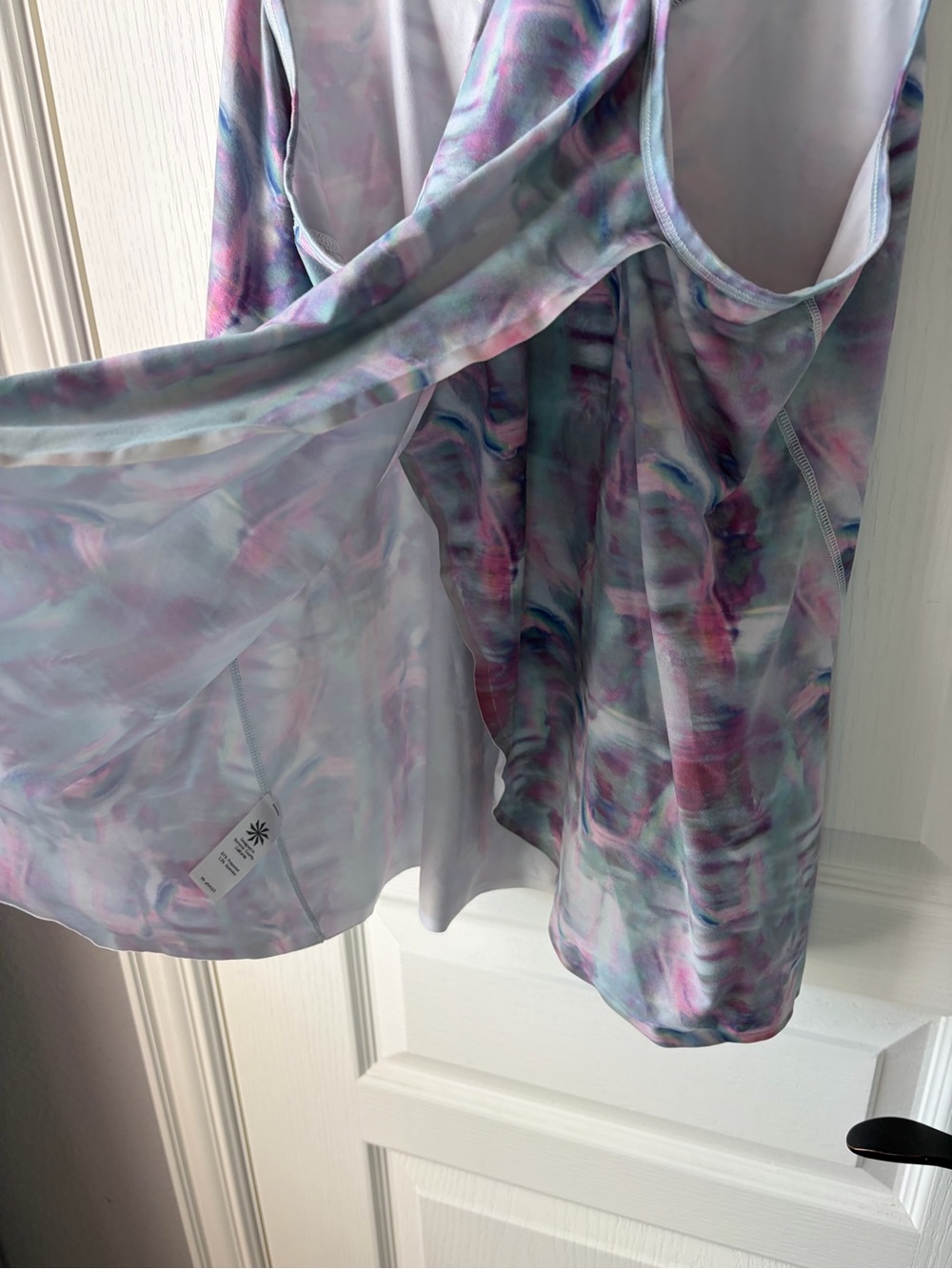 Women’s Athleta Workout Tank. Split back - Picture 5 of 6